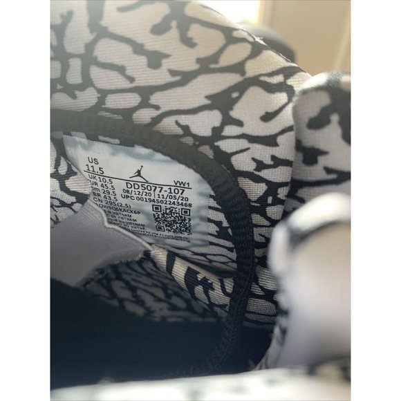 Athletic_Shoes